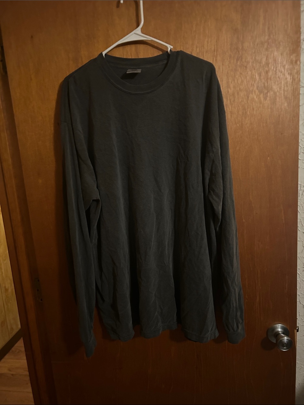 Comfort Colors Men's Long-Sleeve Crewneck Shirt - Charcoal